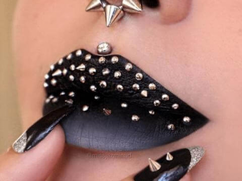 lipstick-art-02-480x0-c-default-1CE5BBCEB-B814-3C7D-B2AF-71136FA42DFA.jpg
