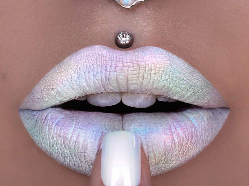 opal-lipstick-instagram-trend-1587EA710-3579-7115-00F7-9884F6425064.jpg