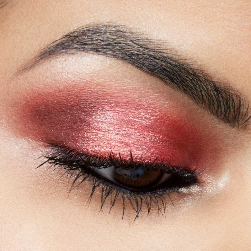 maybelline-fall-makeup-city-mini-palette-downtown-sunrise-red-eyeshadow-macro-1x1
