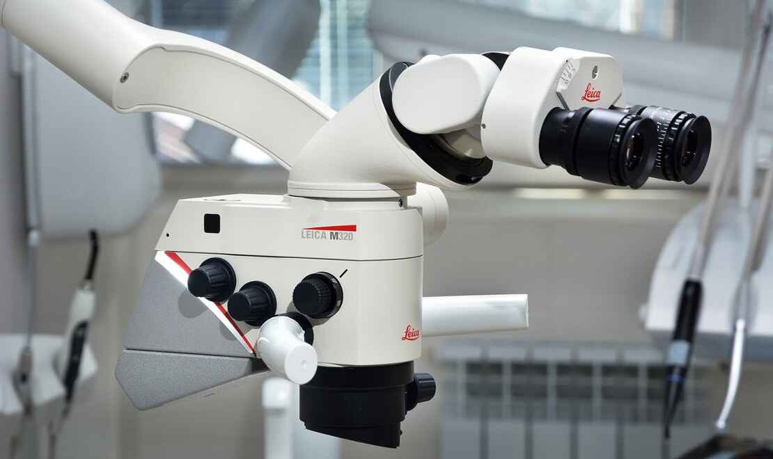 Working with a dental microscope