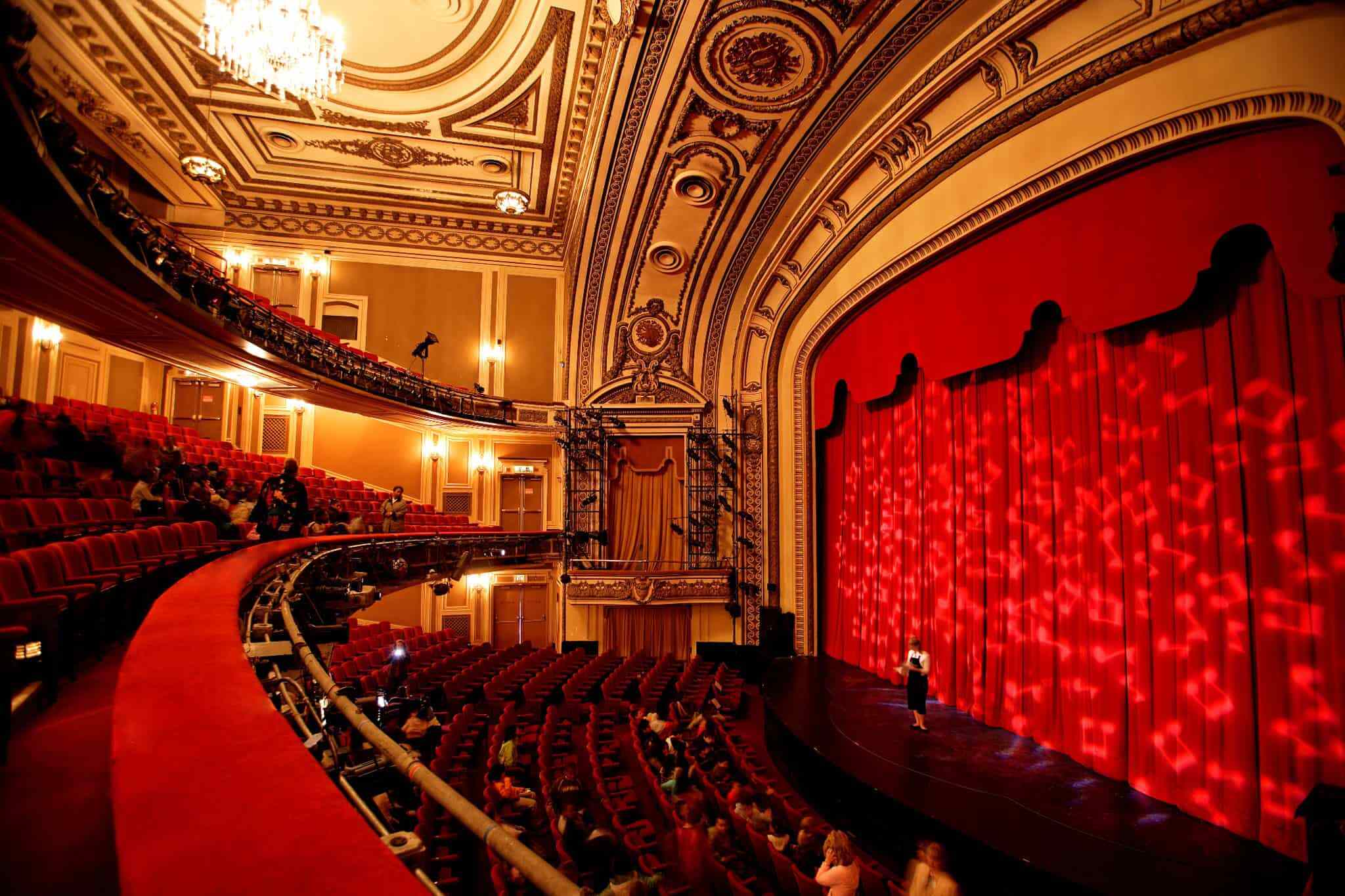 theater-slide-360c9ea40-df69-dd90-26be-57e2617e2a9a-minBE14512D-EC76-62E8-CFDB-013BDAFD49D9.jpg