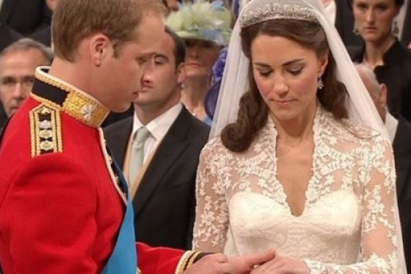 royal-weddingCAD54F32-2BA0-133D-5B7F-9C8A49365BF6.jpg
