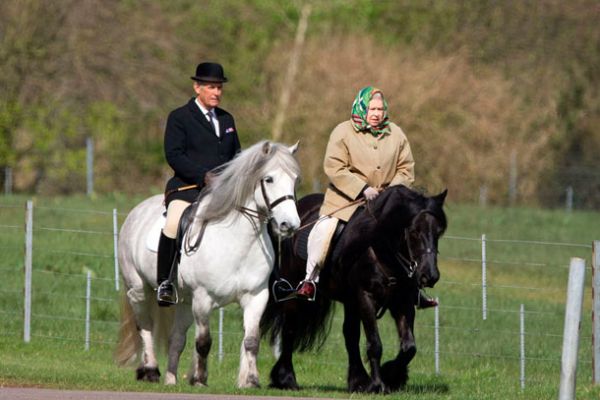 queen-elizabeth-z5502DAC5-81ED-63CF-1F09-71A5EE3120AA.jpg