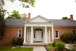 Spacious and elegant family entertainer