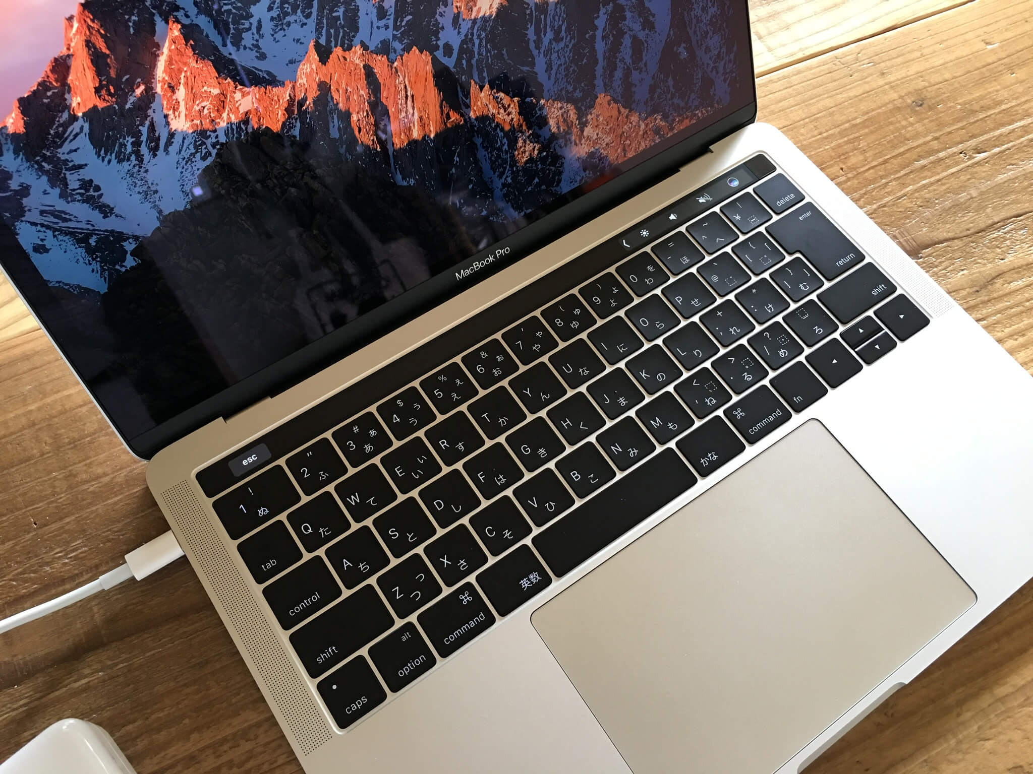 13-inch-macbook-pro-with-touch-barC7298C74-ED5B-58E6-77C6-22147AA171EF.jpg