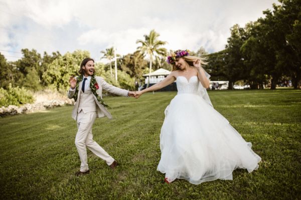 dazzling-and-vibrant-big-island-wedding-at-puakea-ranch-couple-cups-386288CFEF-B4F0-BCE1-35DB-CEFF0EC8FF91.jpg